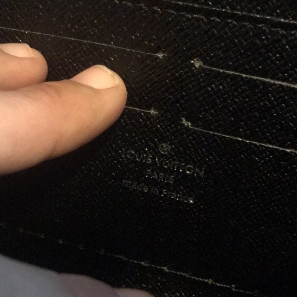 Black and Grey Louis Vuitton wallet - Picture 3 of 3